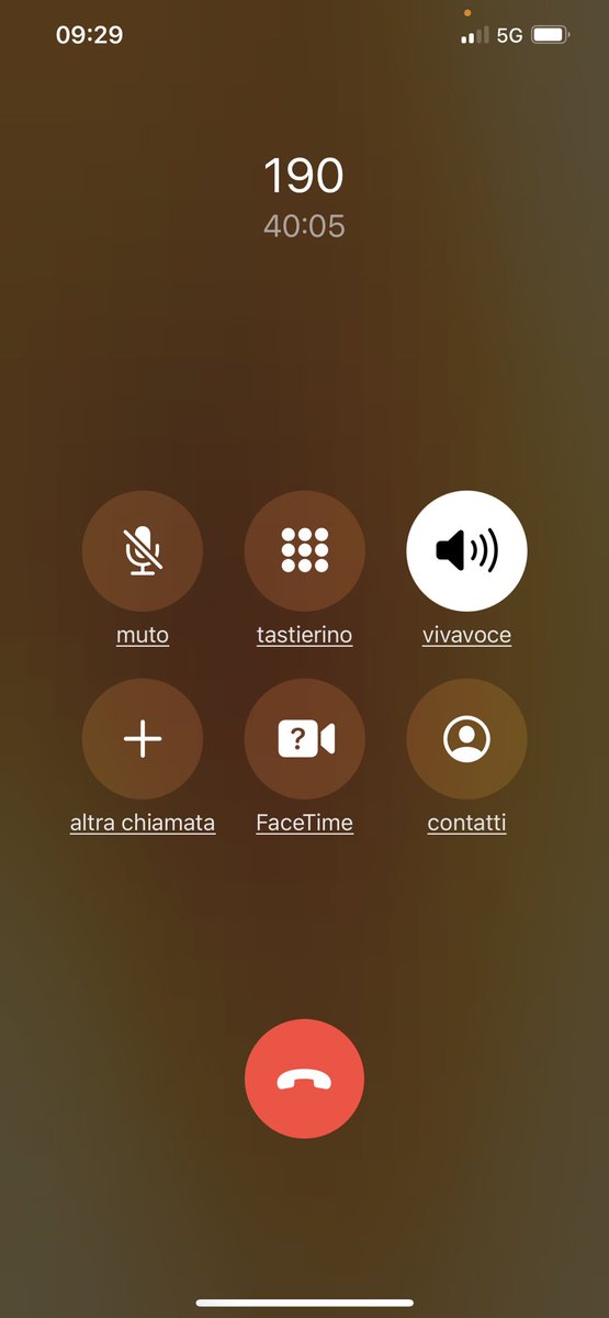 marchisano's tweet photo. 40 minuti @vodafone https://t.co/jHXEaGYnVa