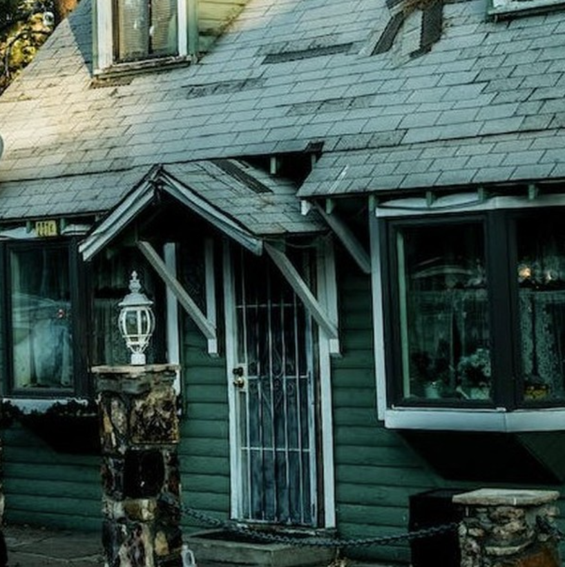 deltaescapems's tweet photo. Based on the spooky stories we heard growing up, we made the escape room Delta Haunting. Come explore this old home that feels familiar, yet eerie.

#riddles #familytime #love #games #friends #clevelandms #family #weekend #travel #roomescape #deltaescaperoom #game #adventure https://t.co/QxLfqVgzdv