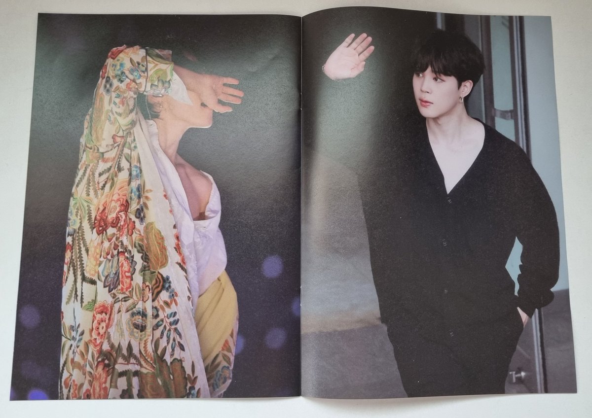 uarmystar613's tweet photo. 📖

요게 기본특전이라니ㅠㅠㅠ
L홀더안에 요거 뿐만아니라
엽서, 포카, 미니포스터까지
지민이로 가득 채워주셨따..🥹💛

#지민아솔로데뷔축하해
#Celebrate_JIMINSOLO
#지민이의첫솔로를응원해
#FACECAFE https://t.co/VilwUTBXVb