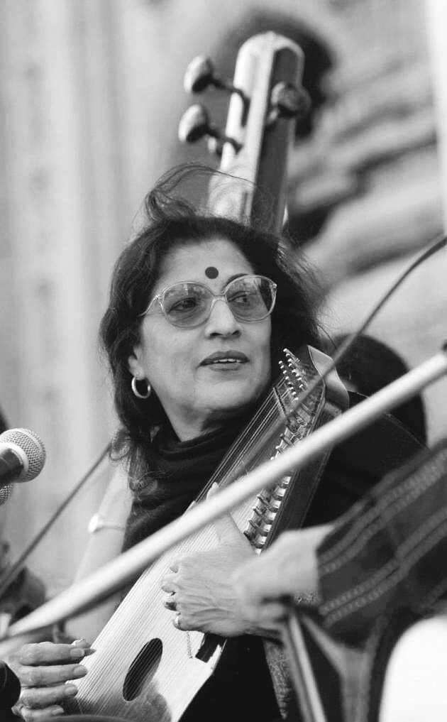 ‘Gaan Saraswati’ Padma Vibhushan, Kishori Amonkar (10 April 1932 – 3 April 2017). Do watch this documentary by Amol Palekar, Bhinna Shadja: youtu.be/ppQlc3NjuMw . #KishoriAmonkar #GaanSaraswati