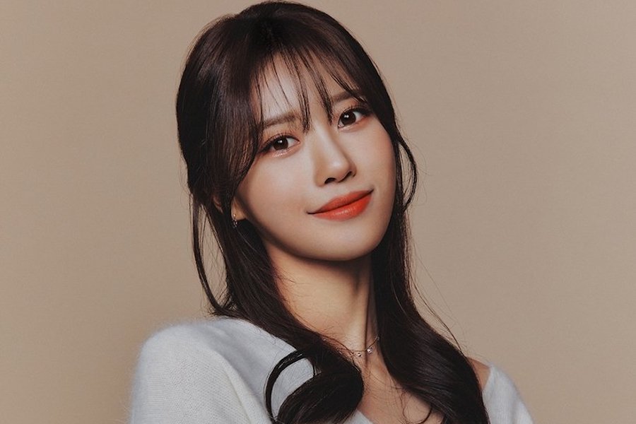 soompi's tweet photo. #Lovelyz’s #Mijoo Confirmed To Make Solo Debut In May
https://t.co/ZwsfPC42g9 https://t.co/kvlA99ffhm