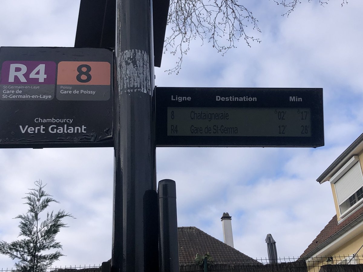 GorettiRoiss's tweet photo. @StGermain_IDFM Encore un bus de supprimé sans raison #R4 à 9h26 Vert Galant #chambourcy l’horodateur affiche le bus suivant, ce n’est pas sérieux quand l’on pars au travail https://t.co/nmaIXNhZ1G