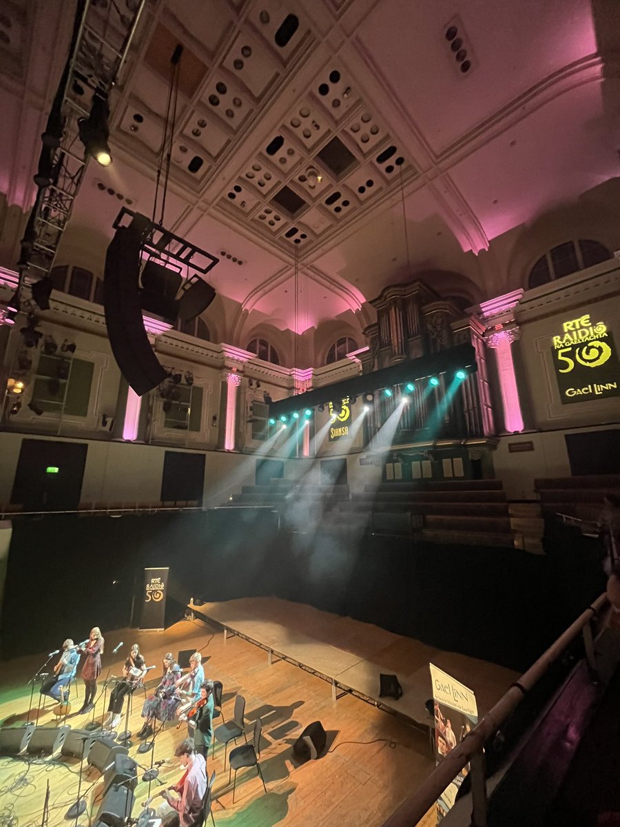 rothramach's tweet photo. Oíche álainn i @NCH_Music i gcuideachta @PresidentIRL do Chraobh Siansa 2023 - plúr na gceoltóirí óga 🙏 le @RTERnaG le @MOLSCEAL & le foireann @GaelLinn #GL70 https://t.co/nlzC7tozMK