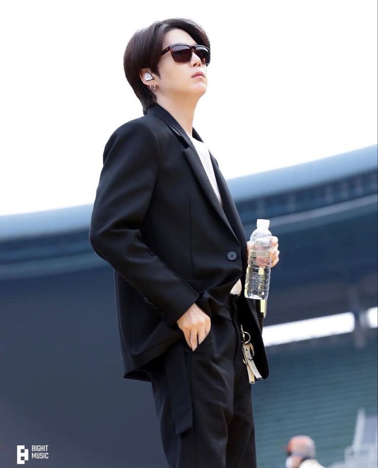 nokairr's tweet image. 💫บนไว้ ถ้าได้บัตร vip (6,200)จะ แจก200/1คน ⭐️

❌ แต่กดไม่ได้ ได้บัตรหลุม 5,800 มา  (แต่ก็ดีใจมากๆจะได้เจอเฮียแล้ว😭) 

💫เค้าแจก 100 /1คน คะ ✅
💫รีอย่างเดียว (เฉพาะ ฟลว ) 💜
🐱สุ่ม 27/4 เวลา 22:00 คะ 🐱

 #AgustD #SUGA_AgustD_TOUR_in_Bangkok  #ตลาดนัดบังทัน  #AgustDTOURBKK