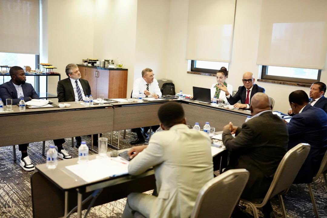 LmcRDC's tweet photo. LMC SA AU FOUR ET AU MOULIN POUR LA RÉALISATION DE SON PLAN DE RELANCE 2023-2027

Service Presse &amp; Communication

https://t.co/9QuBwyawV4 https://t.co/C9K2N1ZcG1
