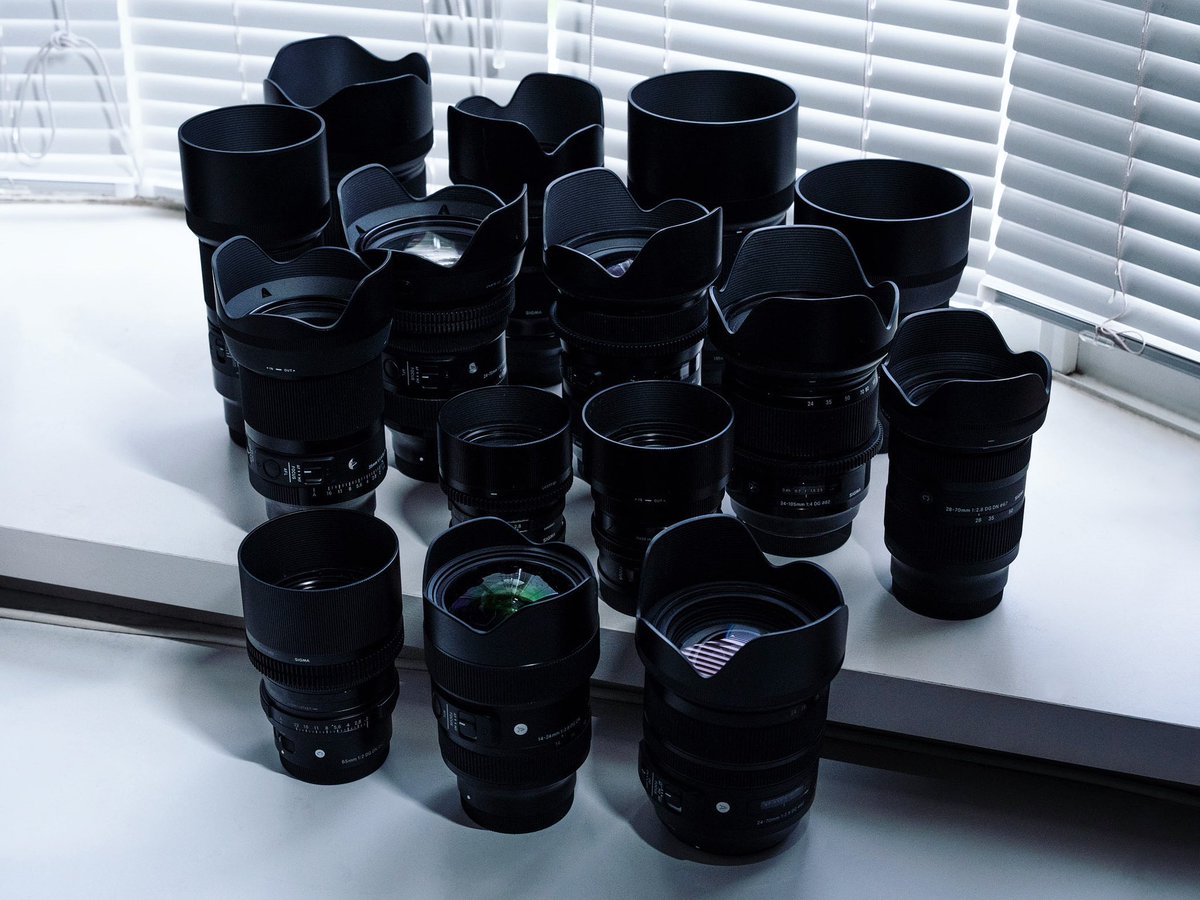 owashiyosuke's tweet image. レンズのお手入れついでに今までに購入したSIGMAのレンズを全部並べてみました。
ミラーレスに乗り換えたのを機に、デザインの美しいレンズで仕事したくなって、いつの間にやら15本も。

#SIGMA  #SigmaLens #SigmaArtLens #SIGMADGDN #Iseries #SIGMAIseries #Iシリーズ⁠
