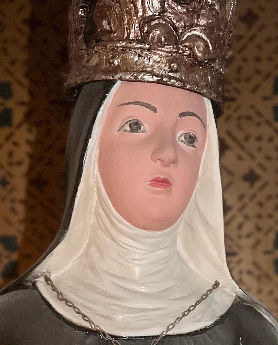 tonyatthetable's tweet photo. Statue of Santa Fara at the former Church of Our Lady of Peace on #NYC‘s #UpperEastSide. She’s the #PatronSaint of #Cinisi (#Palermo). As a geographical reference, Cinisi is where #PuntaRaisi Airport is located. She was founder & 1st Abbess of the Abbey of Faremoutiers in France. https://t.co/OVHbxi78T5