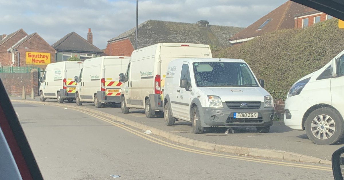 EdClarry's tweet image. Awful @ParkinginSheff by @SheffCouncil @AjmanAli21 @JaynePDunn @MikeChaplin12 @BBCSheffield @SheffCouncil housing vans seriously how are parents with prams and disabled expected to get past this I don’t suppose will enforce @SheffNE_NPT