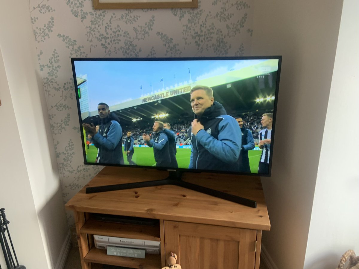 dimchurch's tweet photo. Day 2 of the holidays. Had a restful day. Tap leak, new walk in Droitwich along the canal, visit to supermarket and a fab win for @nufc #nufc how was your Sunday? 

#SpreadASmile 😀#SmileContagious 😀😀😀#BeKind 😘 #CheckIn ☎️ #ClickThoseHeels 👠 https://t.co/qmaiLZRCDy