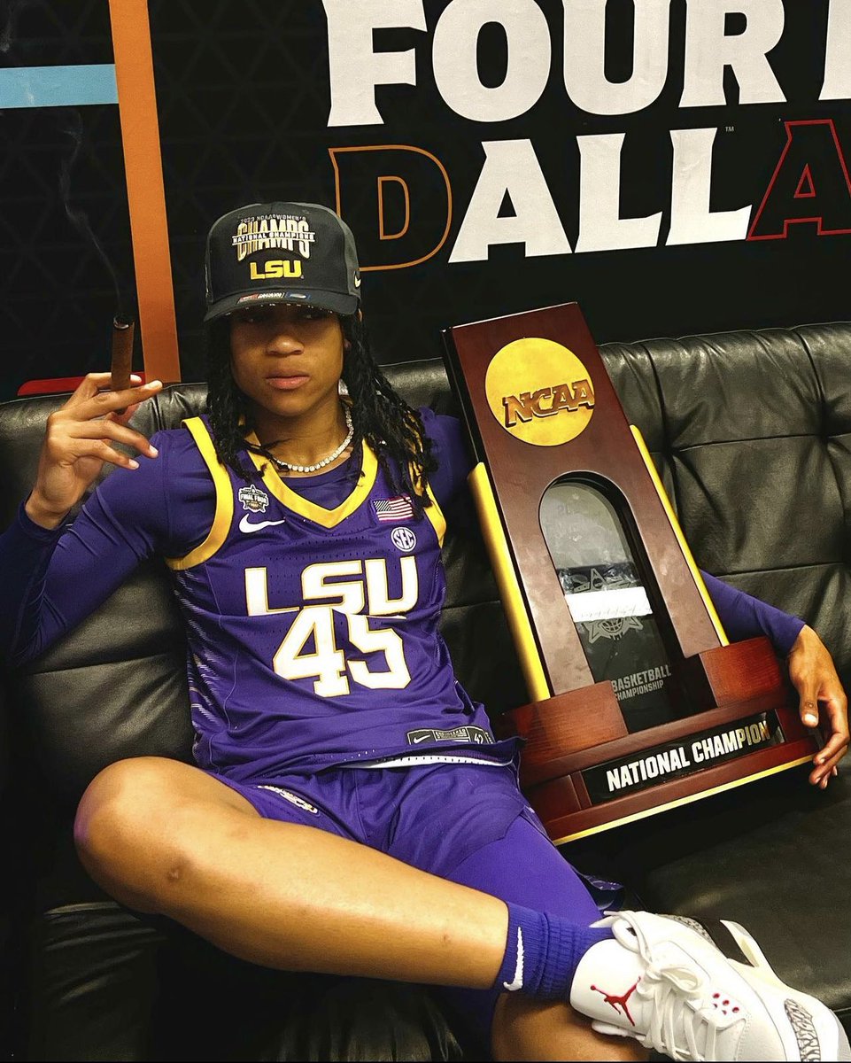 BurreauxRouge's tweet photo. Same energy. 💜💛 https://t.co/89U4Z4UCLM