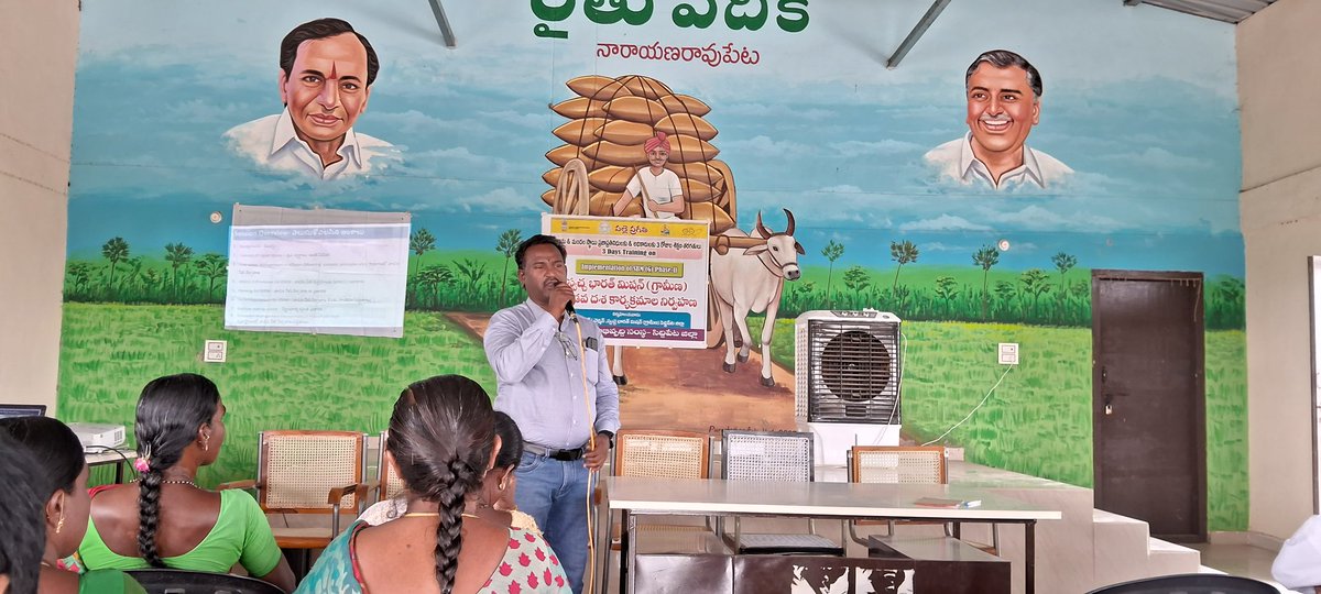 swachhasiddipet's tweet photo. #SBMGPHASEII training program started in Narayanaraopet Mandal, Siddipet. Respected Sarpanches, Panchayat secretaries,.SHG Leaders and Field Assistants participating program. @Swachhbharat @MoJSDDWS @Collector_SDPT @AcSiddipet https://t.co/W1JVfGd2Lv