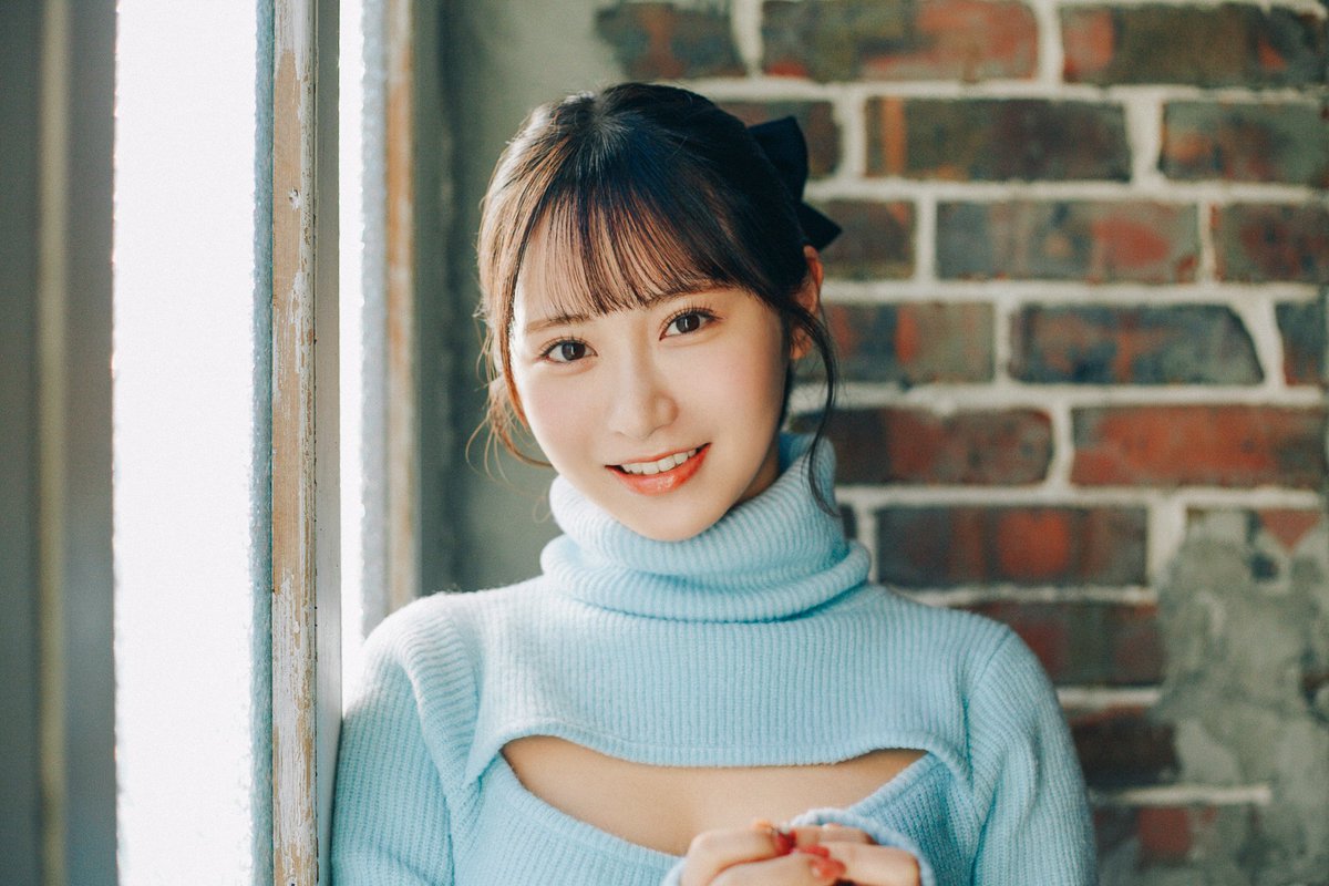 こちら、えーぶい部！
#小野六花 のげんば その1を公開しました✨

小野さんのおうちでの過ごし方がマンガになりました😌💫
のんびりアニメ鑑賞が好きなのですが…👀

マンガとお写真はコチラから💕
https://t.co/YsaHAQHJvI

イラスト: #むく さん https://t.co/CSRKdl1CVV