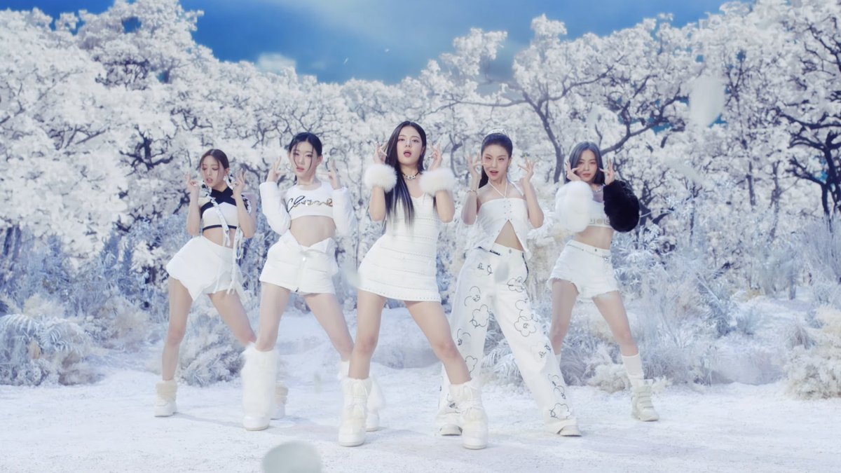 ITZY STREAM ≷ tweet media