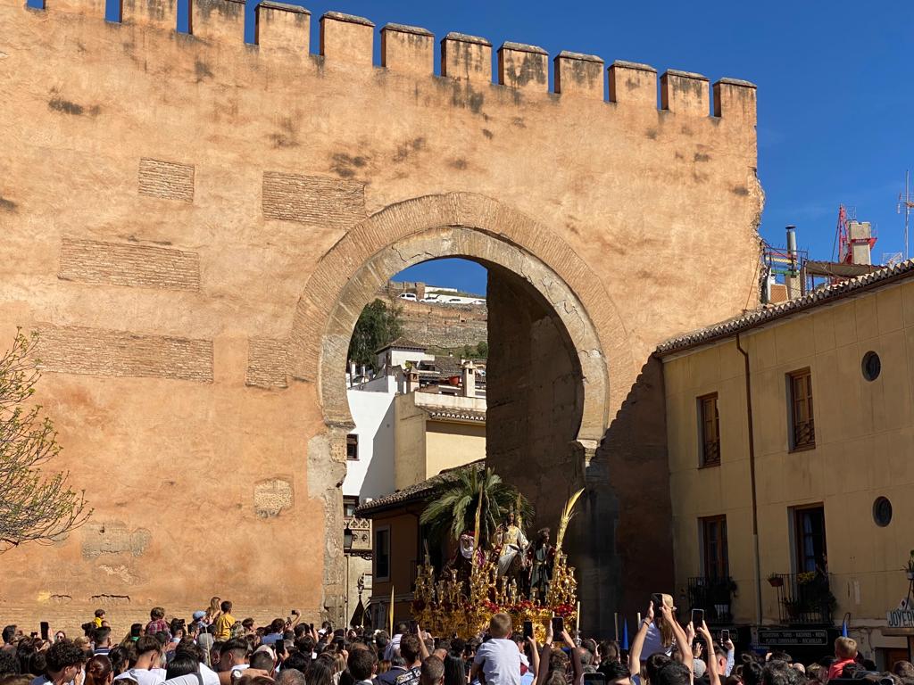 anadberrocal's tweet photo. #DomigoDeRamos en #Granada. Feliz inicio de #SemanaSanta2023. https://t.co/yst3aBEATY