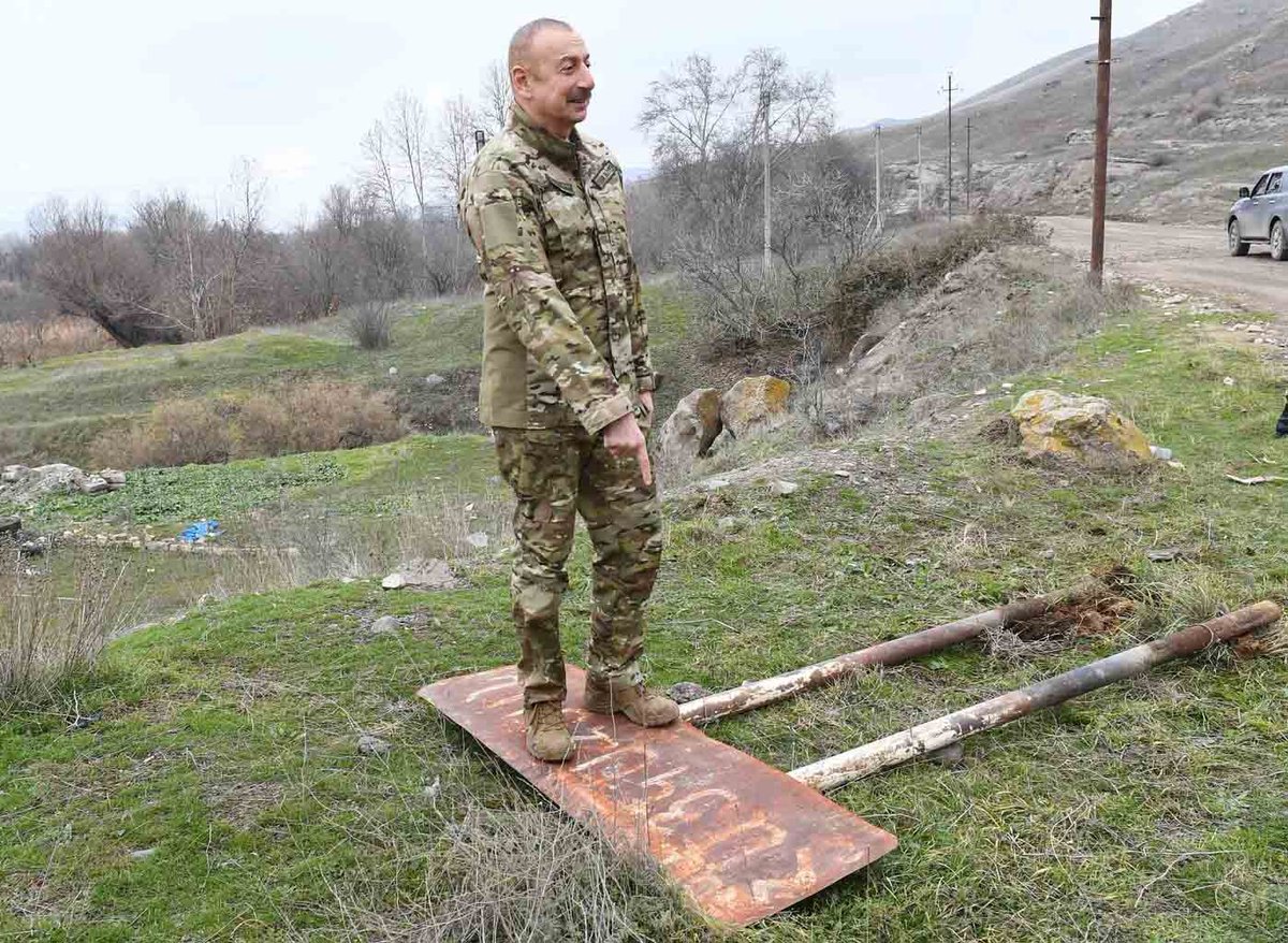 robananyan's tweet photo. 3/ Why, isn't it strange? If Azerbaijan wants peace, it should have agreed to the idea of creating a guarantor institution. 

It will also ensure the fulfillment of Armenia's obligations under the contract. https://t.co/7Vv2ohi69Z