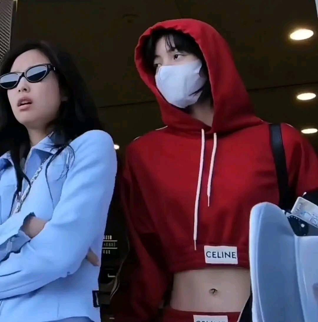 bumblebulbb's tweet photo. มีโมเม้นมาเคาะฝาโลงชิปเป้อแล้วค่ะ! #JENLISA https://t.co/Huu5rDnidw