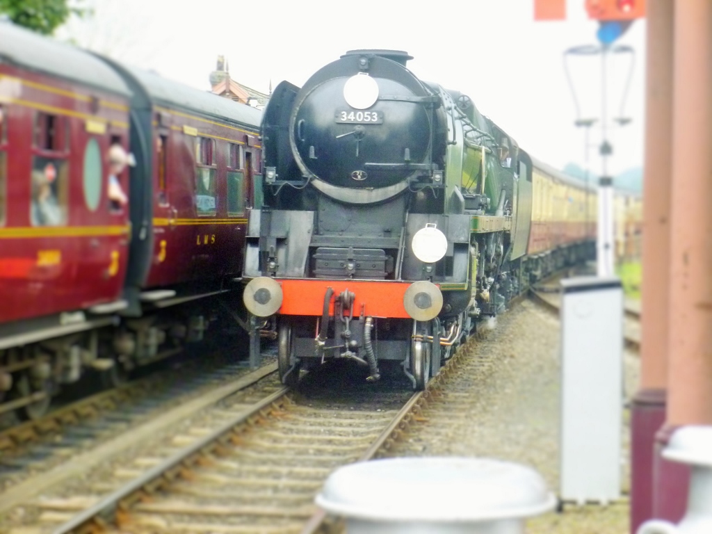 ShowMeJourneys's tweet photo. Reading this was a lovely start to the week, but why include only six on the list? 
But if we're playing that game my Top 6 are The Bluebell, Great Central, Mid-Hants, NYMR, Severn Valley &amp; The Worth Valley😃
https://t.co/Mz02oBh2NX https://t.co/1PZKzAYcq3