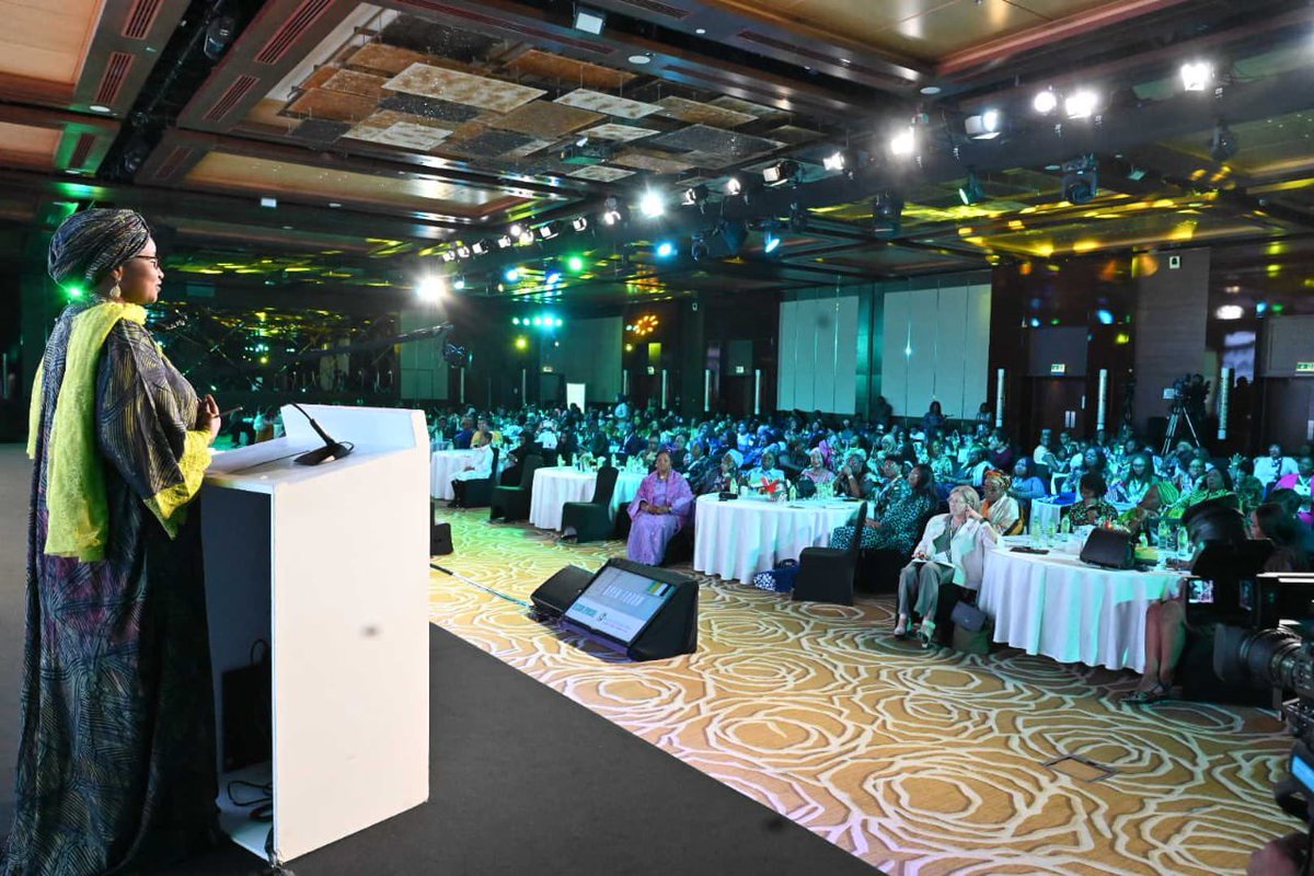 DrZSB's tweet photo. I addressed a powerful gathering of women @theiwlc on being cancer aware As a high net worth group, I urged them to form networks that can help other women beat cancer. We must be our sisters keepers. Worthy event from @IbukunAwosika @DubaiTourism_DE @BOINigeria #TIWLC2023 https://t.co/egtLcxCPTo