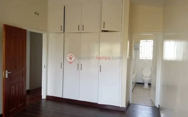 #TheMeg3 BEDROOM MASIONATE FOR RENT IN KILIMANI.

-Master en-suite with private balcony
-Spacious lounge with dining area 
-Private garden opening from the sitting room
-With SQ
-Greenery compound
-Homely in nature
-Only 4 houses.

RENT 100K!
Call Miriam today on 0700486927