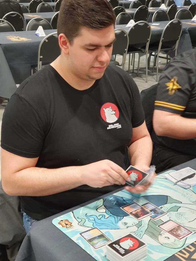 solanabeargang's tweet photo. Here we have a couple of pictures of Miguel playing at the @LegacyEUTour Prague this weekend with a SBG T-Shirt and Deck Sleeves. 

Let's hope for a better run on Athens in early June! LFG!

#SolanaNFTs #Solana #NFTCommunity #MTG #MagicTheGathering https://t.co/9aeGz2B8gn