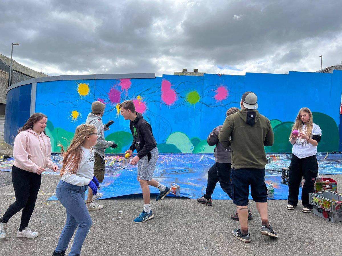 Our city is full of creative young people, and their graffiti art is a testament to their incredible talent. Take a walk around and appreciate the amazing art that they've created here on the Pydar site! 
#youthart #graffiti #creativity