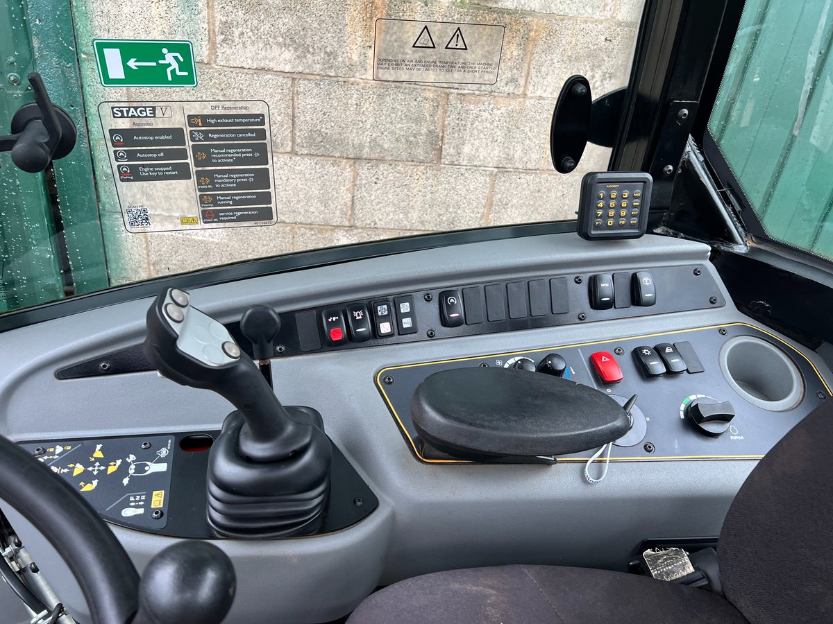 #JCB Wheeled Loader For Sale

Price is £42,500 +Vat

Direct from JCB - ex-demo

2021 JCB 406 #wheeledLoader for sale

This is the tool master spec

Machine has done 165 hours only

Full cab

4800kg Op Mass

Road Reg

JCB Security system

1stbaseplantsales.com