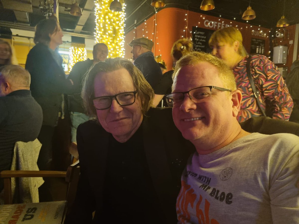 Jason Brooks (@flasher1606) on Twitter photo Fantastic show at <a href="/soundloungeCIC/">The Sound Lounge</a> last night in Sutton. Then to top it all we got to sit and chat with <a href="/RobertElms/">Robert Elms</a> in person, what an absolute gentleman. Fantastic show at <a href="/soundloungeCIC/">The Sound Lounge</a> last night in Sutton. Then to top it all we got to sit and chat with <a href="/RobertElms/">Robert Elms</a> in person, what an absolute gentleman.