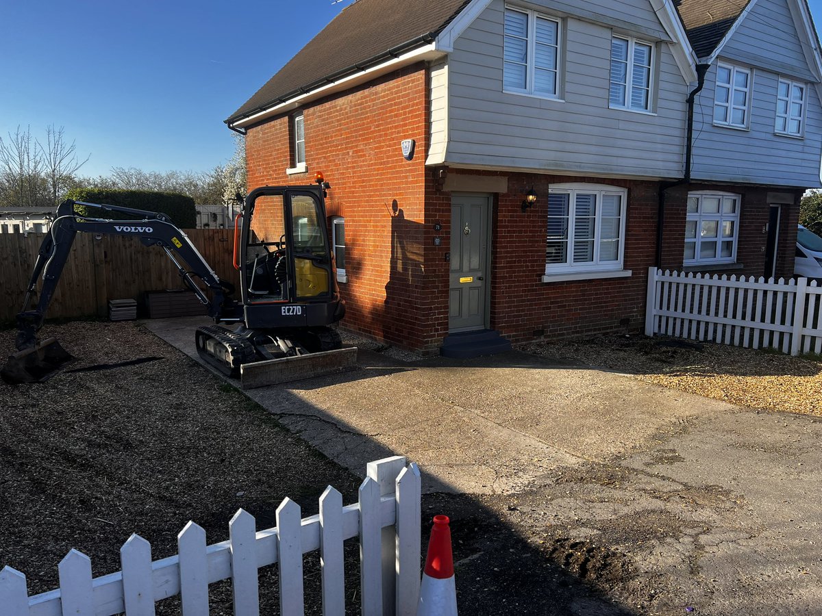 CamBlockPaving's tweet image. Monday morning fresh start in Fordham Newmarket today…
