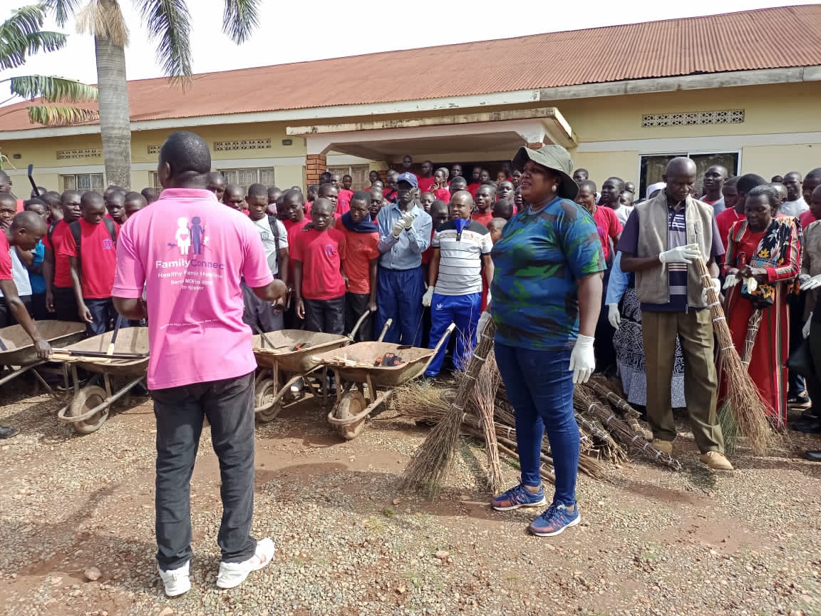 Many thanks to the management and students of the mightier traditional School,St.Aloysius College Nyapea for the relentless efforts in promoting the Hygiene of Paidha Town Council @zombodistrict  Uganda.
We are indeed proud of you.
#CommunityHygiene is every institution's role