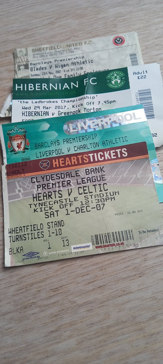 Tuautemmightred's tweet photo. La esclarecedora encuesta de la @anglogalician acerca del estadio que deberíamos visitar, activó la máquina del tiempo. 

Estuve, por orden cronológico:
Highbury
Villa Park
Anfield
Celtic Park
Bramall Lane
Pirelli Stadium
Tynecastle Park
Hillsborough
Easter Road
Kirklees Stadium https://t.co/GXtMlLDZpC