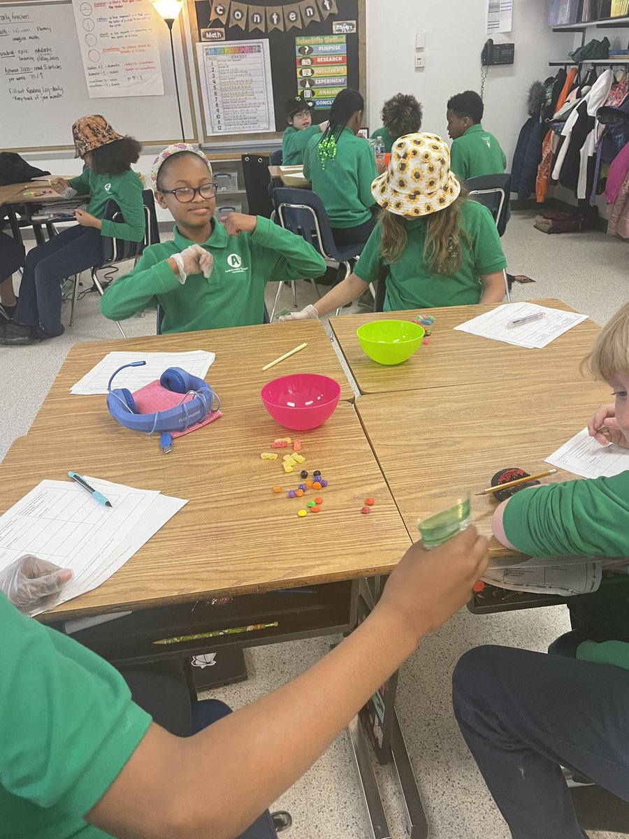 JessDCunningham's tweet image. Weathering, Erosion, and Deposition science 🧪 lab with #dreamers @SeatackDream #doscience