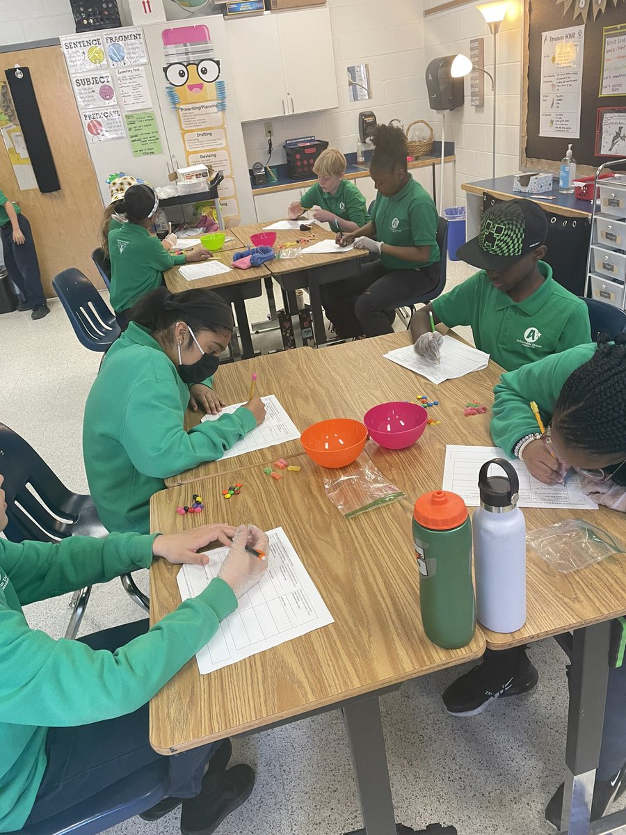 JessDCunningham's tweet image. Weathering, Erosion, and Deposition science 🧪 lab with #dreamers @SeatackDream #doscience