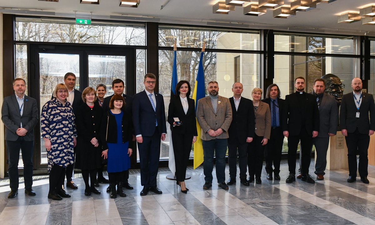 Mariana_Betsa's tweet photo. Truly honoured to receive Cross of Merit🏅of the @MFAestonia for active work to advance  🇪🇪🤝🇺🇦 relations during Russia’s aggression against Ukraine. It’s a team work &amp; huge recognition for us. Thank you, dear friends @UrmasReinsalu @MFAestonia #StopRussia #StandWithUkraine https://t.co/9rlVb8UMxd