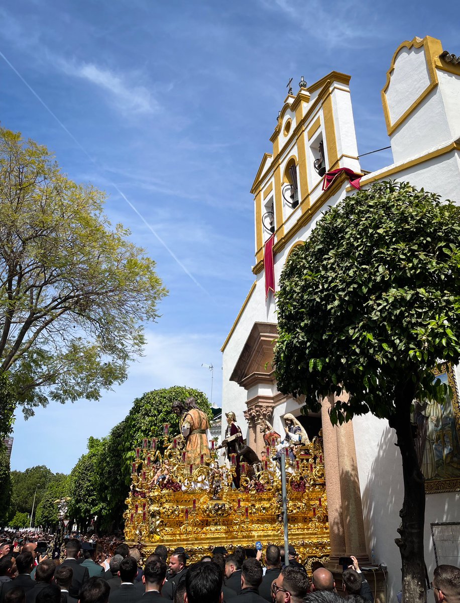 lascigarreras's tweet photo. El Soberano ya está en la calle… Es Lunes Santo en #SanGonzalo.

🎼🎺🥁 #SuenaCigarreras #SSantaSevilla23 https://t.co/Pyf6xtHxXl