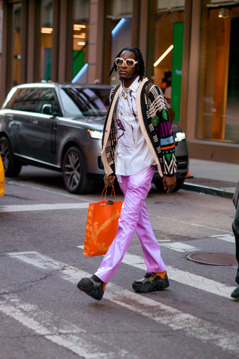 IssaKhari's tweet photo. Some Soho street style from the fellas...
🥷🏾📸
Check out my latest images here...
👀👉🏾 https://t.co/P0D2Yt5ZJc
#steetstyle https://t.co/GcpspPN7WE