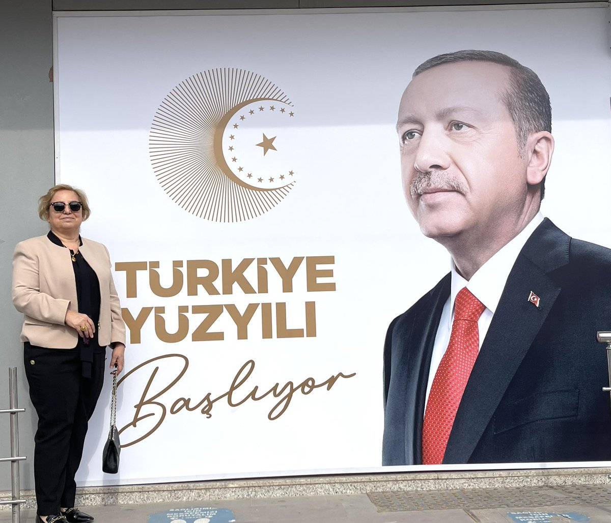 sevcanserkan2's tweet photo. Seçim koordinasyon merkezimizde çalışmalarımız devam ediyor ..@Akparti @AKKADINGM @erkankandemir @AkPartiKilis79 https://t.co/8k5nzHGvWy