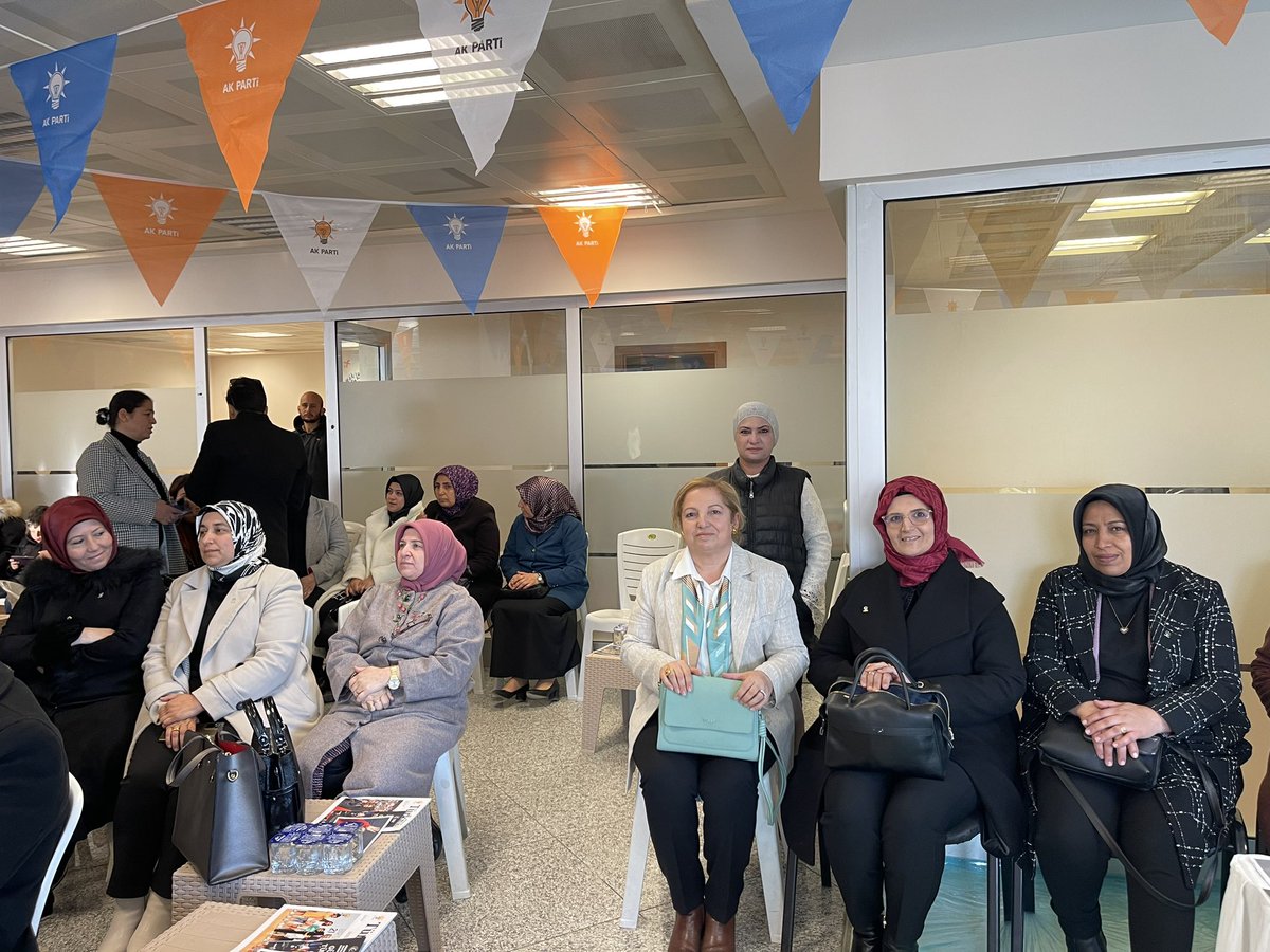 sevcanserkan2's tweet photo. Seçim koordinasyon merkezimizde çalışmalarımız devam ediyor ..@Akparti @AKKADINGM @erkankandemir @AkPartiKilis79 https://t.co/8k5nzHGvWy