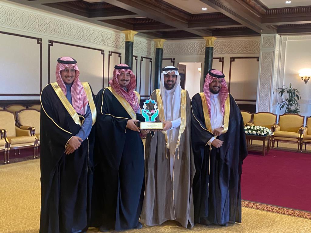 TabukVAs's tweet photo. سمو #أمير_منطقة_تبوك الأمير #فهد_بن_سلطان_بن_عبدالعزيز 
يكرم جمعية #تبوك للعمل التطوعي لحصولها على المركز الأول في جائزة تبوك للعطاء - فرع المبادرات النوعية وذلك خلال يوم البر السنوي بديوان الامارة . 
#تبوك_تصنع_التميز 
#العمل_التطوعي https://t.co/9cK7gmg7H3