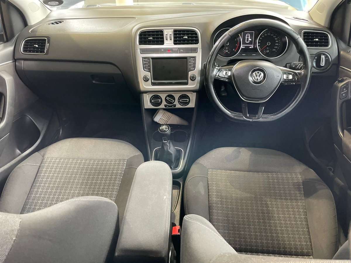 REALHAZEL_CAR's tweet photo. 2017 Volkswagen Polo Hatch 1.2TSI Comfortline 🥳🌷

Mileage: 78 000km 
Transmission: Manual
Color: Navy Blue  
Fuel : Petrol 
Body Type: Hatchback 

 Installment EST R3990pm 🥳🌷 

Super 👌 👍 😍 

Very Neat and Clean 

Call or WhatsApp 068 442 3162 

WhatsApp only 074 995 5103 https://t.co/DMCvfYxLoh