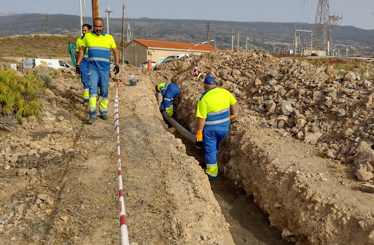 AytoArico's tweet photo. ℹ️ En ejecución las obras para la sustitución de la tubería del depósito de salida hacia El Porís 👇https://t.co/18DTECuaI1

#AricoEnMarcha #MasAriqueroqueNunca https://t.co/ZLWqd1zYzp