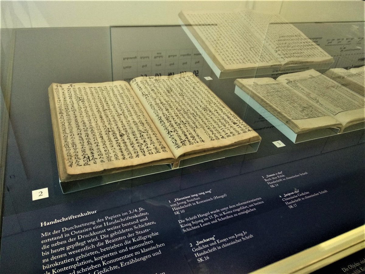 caiuslib's tweet photo. @Gutenbergmuseum She even found a display of medical texts, including one by Vesalius like the one on display in our ongoing ‘Under the Knife’ exhibition.  📖 #LibrariansVisitingLibraries(and museums!) https://t.co/hSLksRj6CW
