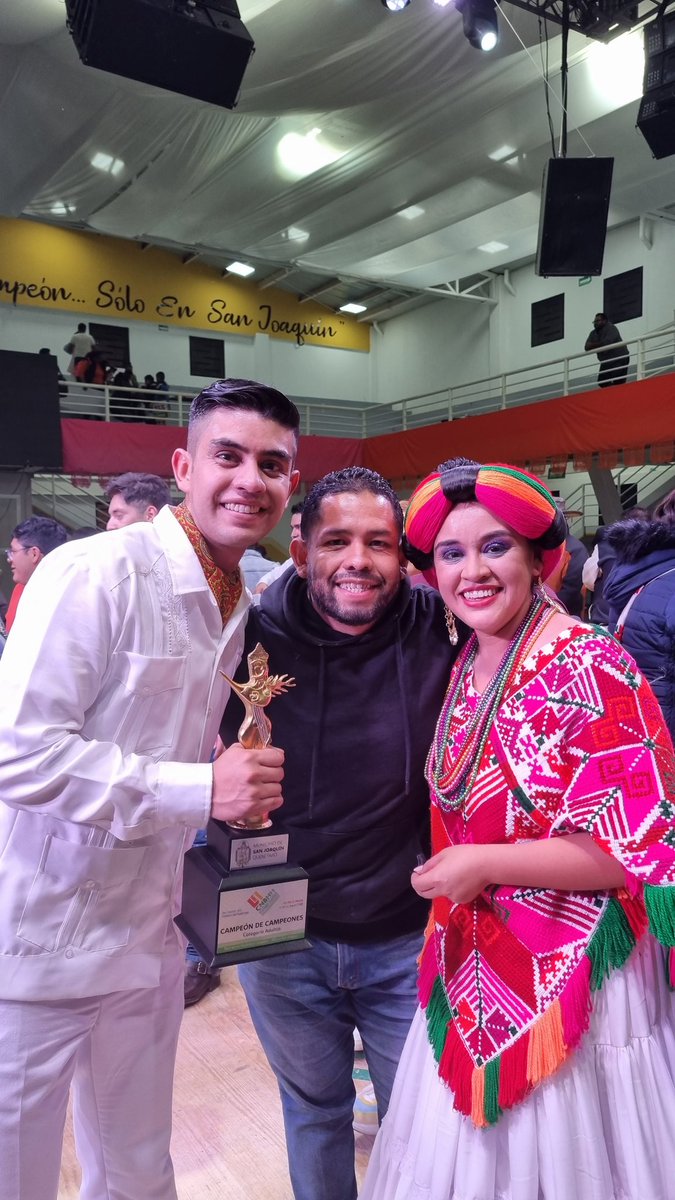 Con los campeones de la edición LII del Concurso Nacional de Baile de Huapango Huasteco en San Joaquín, Querétaro. 

🤠🎻💃🏻🕺🏻🎵🎶

#Cultura #CulturaparaTodoxs #ComparteCultura #Tulancingo #Hidalgo #México