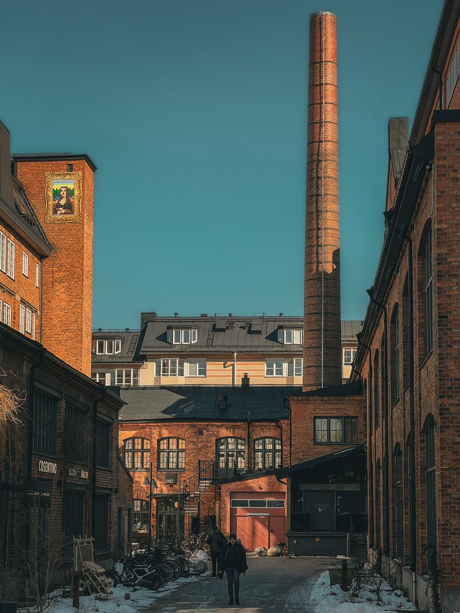 zachkunstk's tweet photo. Was walking to an appointment this morning and came across this lil gem of a moment in Södermalm. Spring is nearly here and the sun is shining bright in Sverige!
#MorningWalk #UrbanScapes #Moment #Spring #Sun #Sunshine #Sodermalm #Stockholm #Sverige https://t.co/IKN9aEADz4