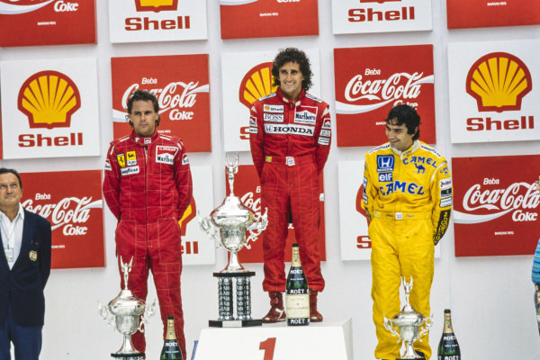 Há 35 anos Alain Prost (McLaren) venceu o GP BRASIL 1988. Gerhard Berger (Ferrari) foi o 2º e Nelson Piquet (Lotus) o 3º.

#GPBrasil1988 #SennaCampeão #McLarenHonda #ProstSaiNaFrente #F1História #Interlagos88 #GrandePrêmioDoBrasil #AyrtonSenna #AlainProst #DueloDeTitãs #F1Brasil