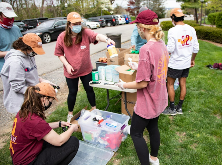 StudentsAtVT's tweet photo. This month we're celebrating the aspiration "Embrace Ut Prosim as a Way of Life." Our Hokies serve their community &amp; uplift their classmates, encouraging others to be agents of change in the world. 🦃🧡

"VT students will enrich their lives through service to others." https://t.co/bpu2IheIxK