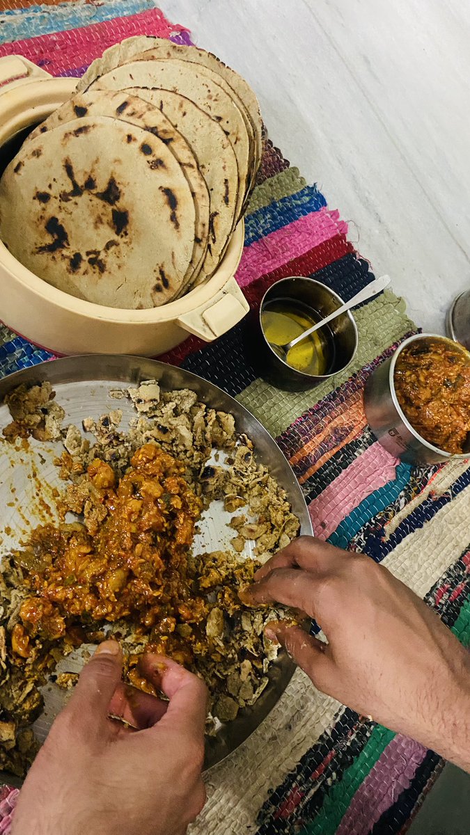 राजस्थान की फेंमस सुखी काचर/ काचरी की सब्ज़ी 
स्वाद ऐसा कि बार बार खाने को मन करे 😍🫶🏼
#rajasthanifood #rajasthan
