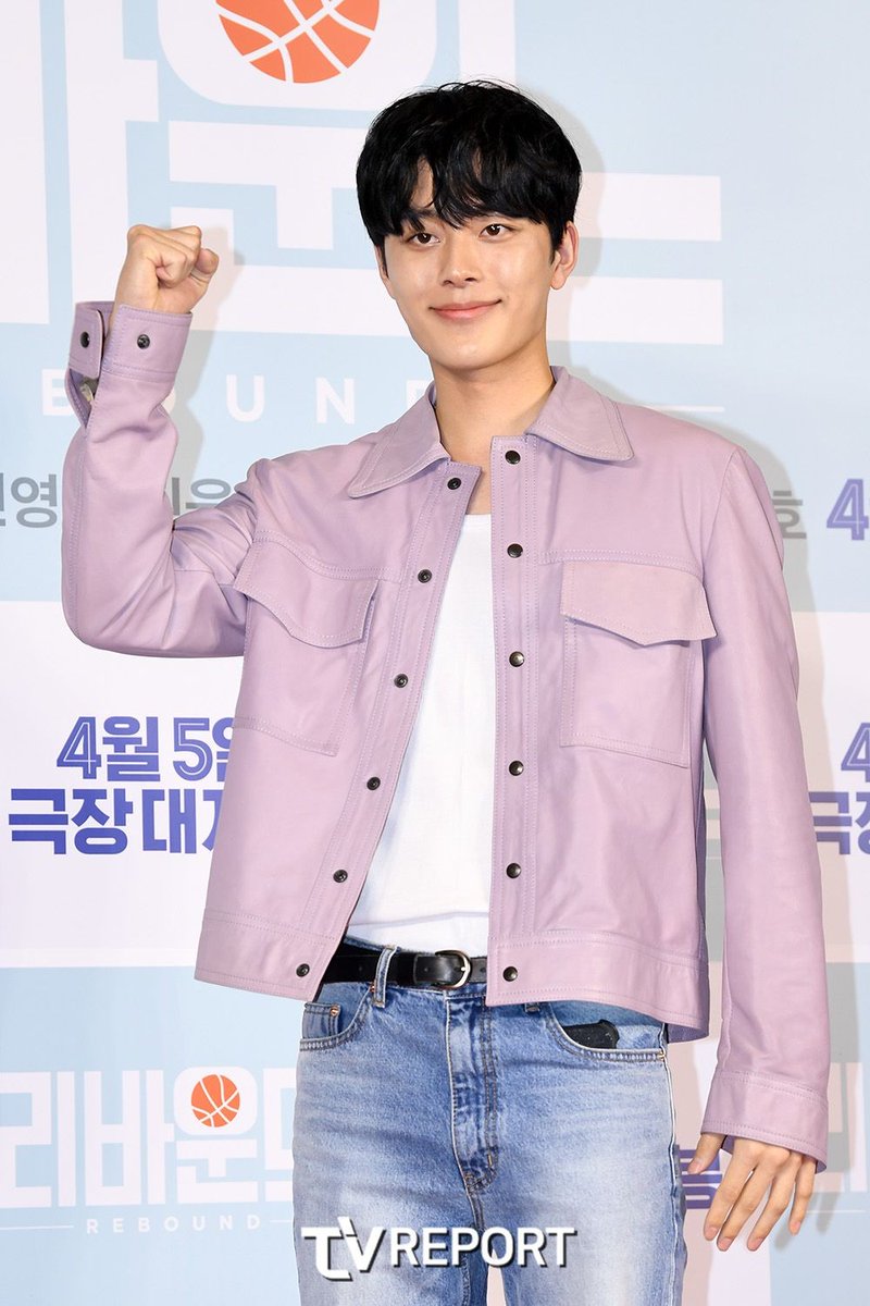 SaGiantPenguin's tweet photo. ครอบครัว #HandsomeTiger🏀🐯🥰​ วันนี้
#ReboundVipPremiere #Rebound 
#LeeSangyoon #이상윤
#KangInsoo #강인수
#배우_유선호 #유선호 #YOO_SEONHO #YOOSEONHO https://t.co/E5LjgNCMfz