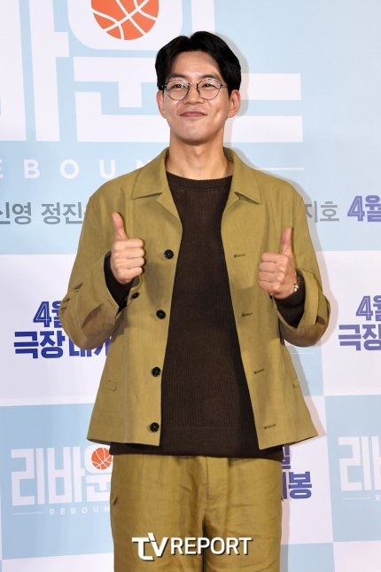 SaGiantPenguin's tweet photo. ครอบครัว #HandsomeTiger🏀🐯🥰​ วันนี้
#ReboundVipPremiere #Rebound 
#LeeSangyoon #이상윤
#KangInsoo #강인수
#배우_유선호 #유선호 #YOO_SEONHO #YOOSEONHO https://t.co/E5LjgNCMfz