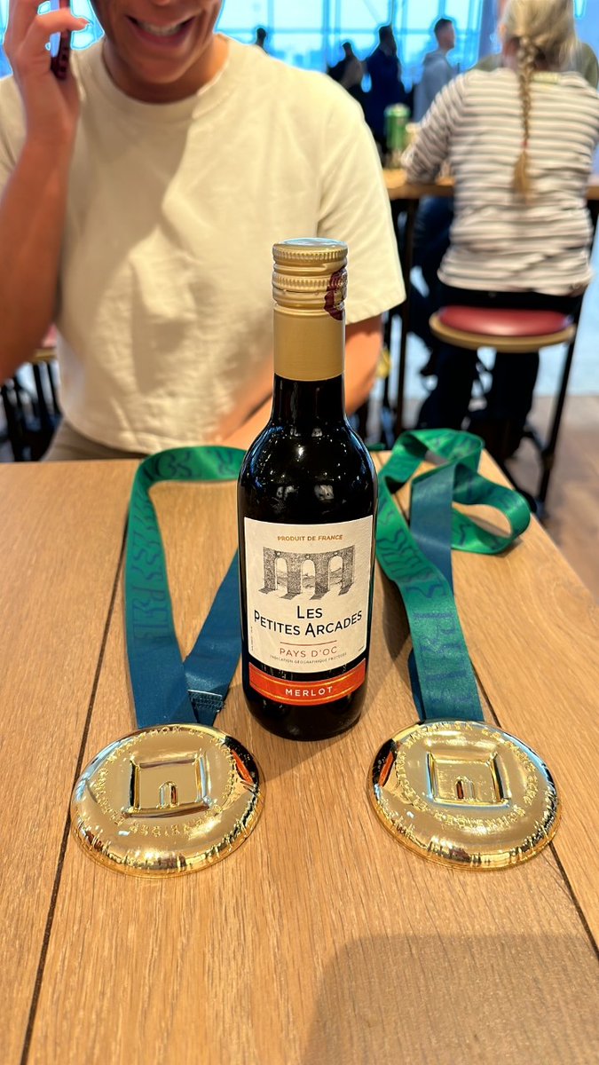 mackayclinic1's tweet image. Brilliant to get these pics from former patient Richard Hamilton after he ran the #ParisMarathon in sub-5-hours. Outstanding achievement as he had #achillesrupture #internalbrace surgery only 24 weeks ago.  👏 Hope you enjoyed the Merlot!