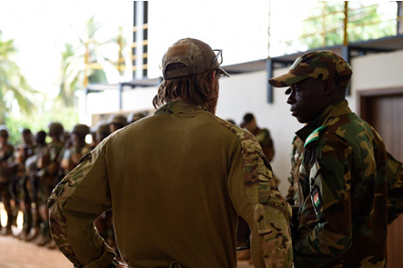 ForcesCanada's tweet photo. Des membres du #COMFOSCAN ont récemment été déployés dans le cadre de l’#ExFLINTLOCK 2023 afin d’encadrer leurs homologues africains dans les domaines de la planification de missions et de la conduite d’opérations des forces spéciales. 1/2 https://t.co/lW40cOSJ4s